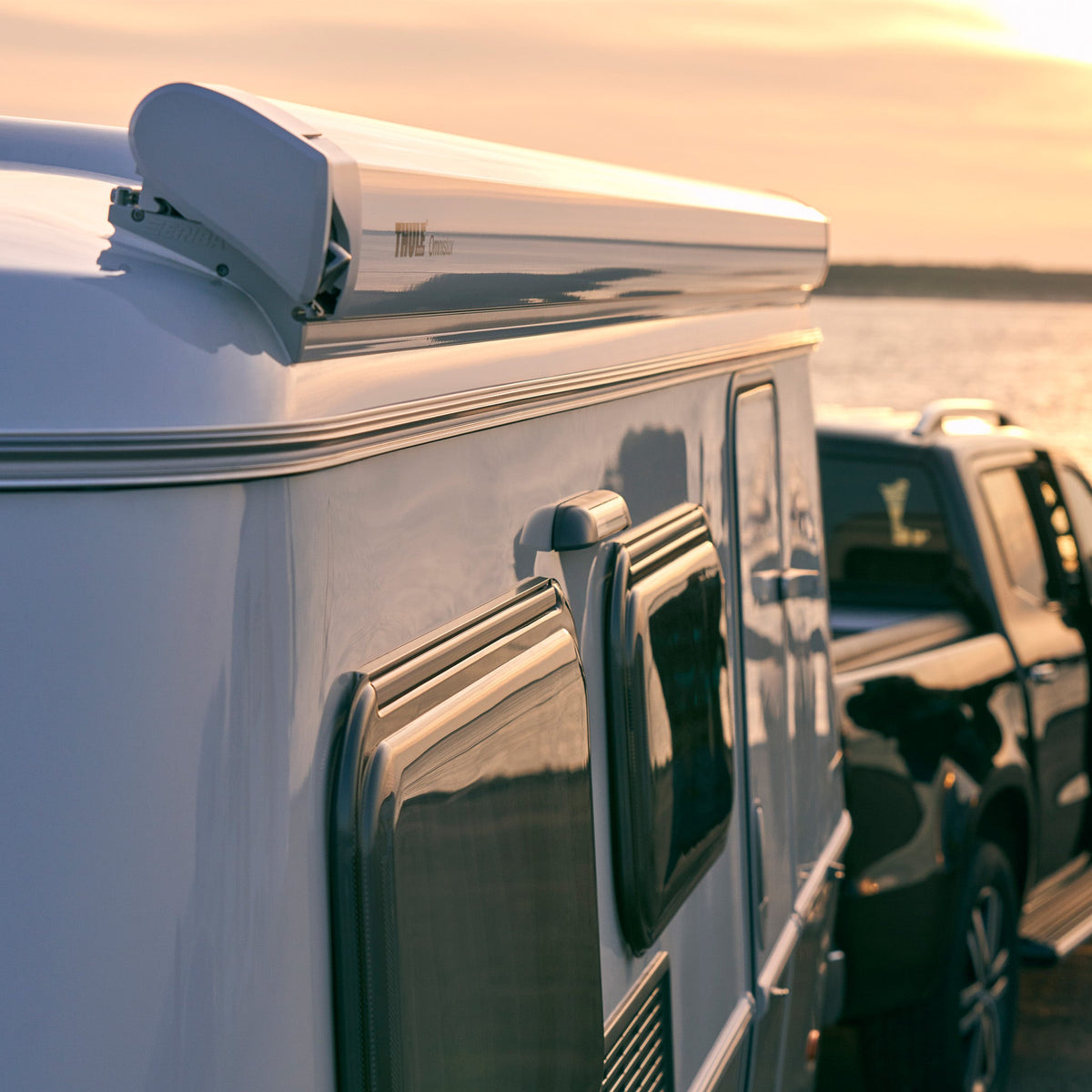 Thule 6300 Electric Awning
